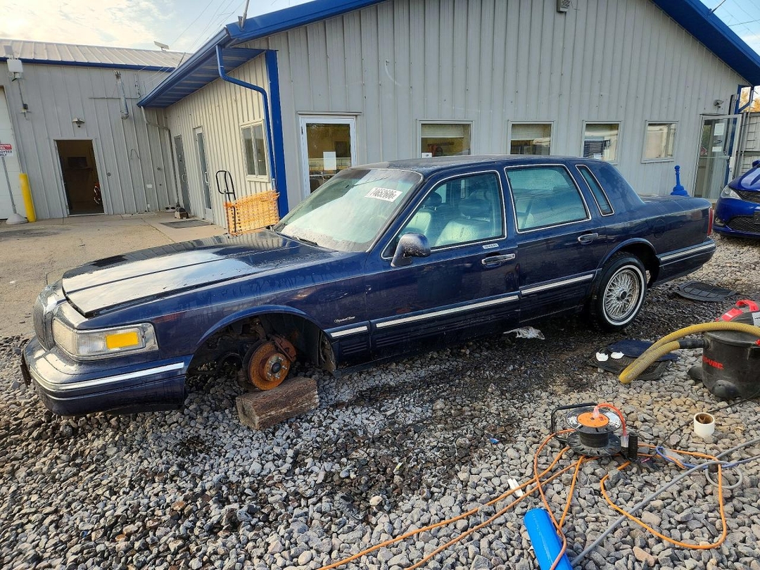 Vista de 1997 LINCOLN TOWN CAR SIGNATURE, ángulo 1