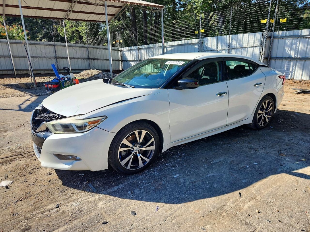 Vue de 2017 NISSAN MAXIMA 3.5 S, angle 1