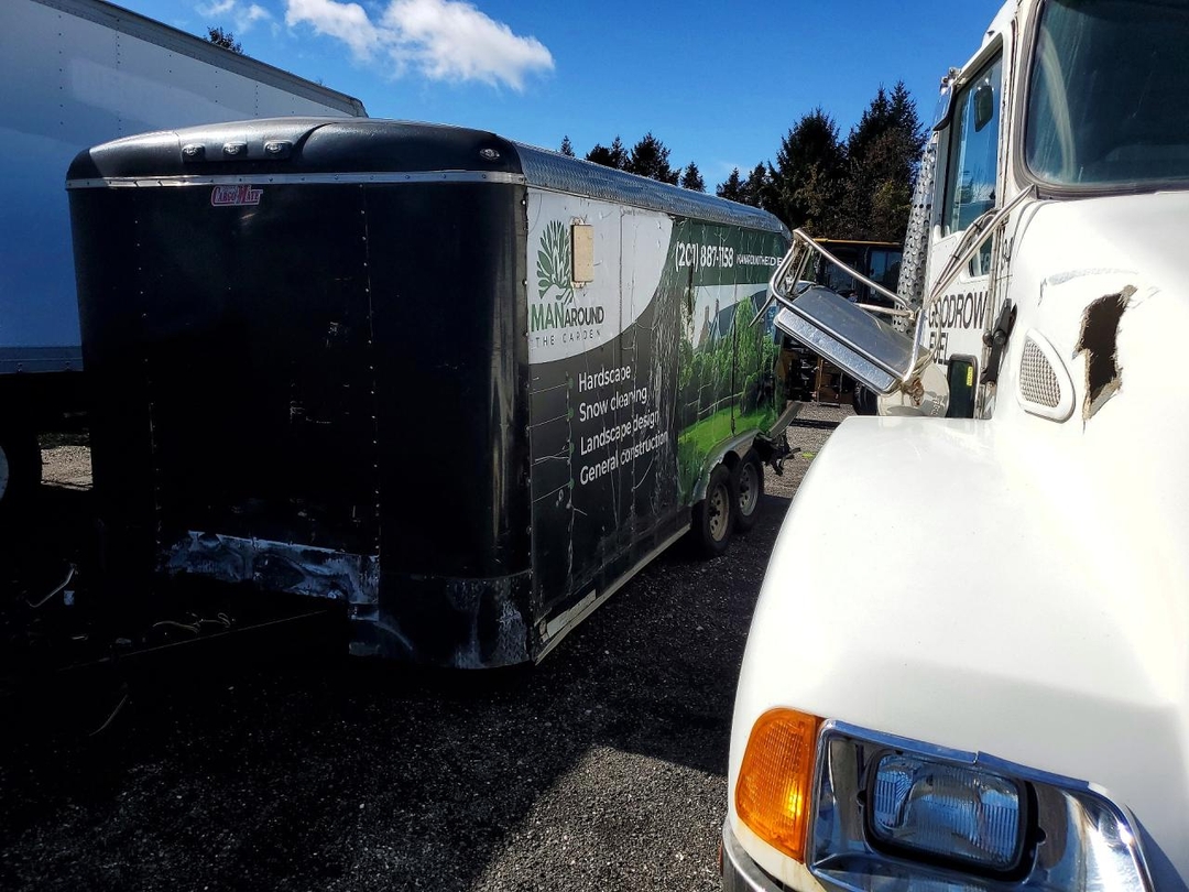 Vue de 2005 WELLS CARGO ENCLOSED CARGO TRAILER, angle 1