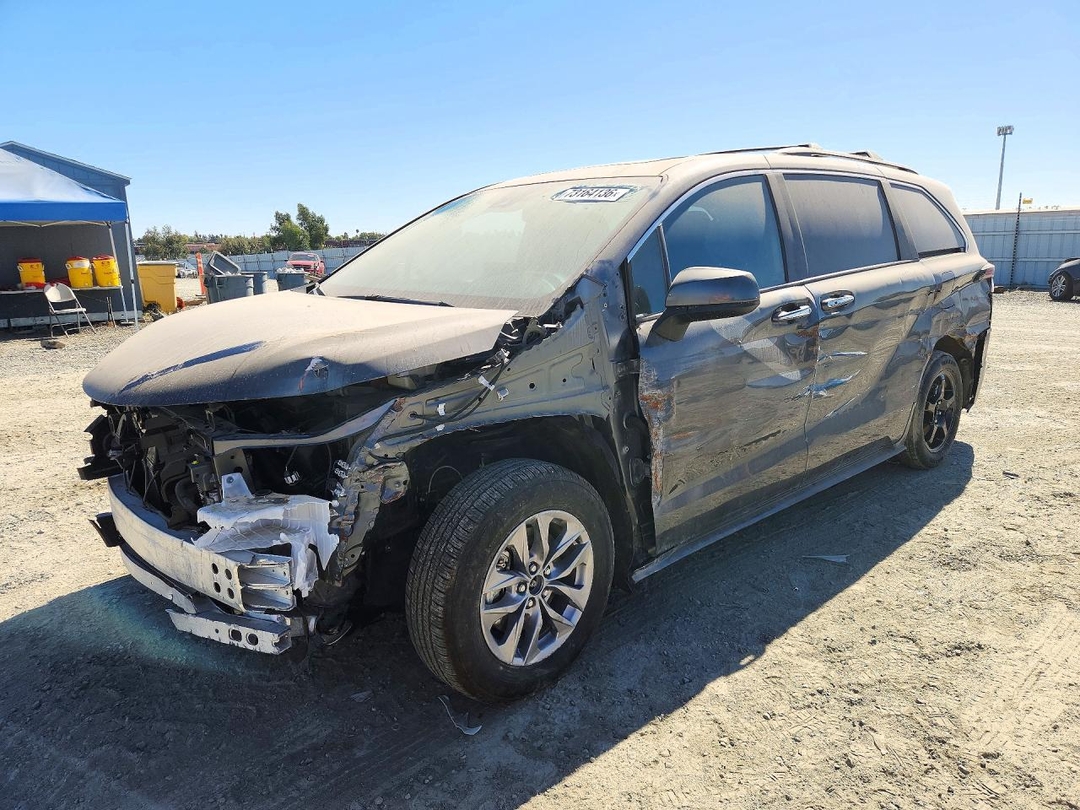 Vista de 2025 TOYOTA SIENNA XLE 7-PASSENGER, ángulo 1
