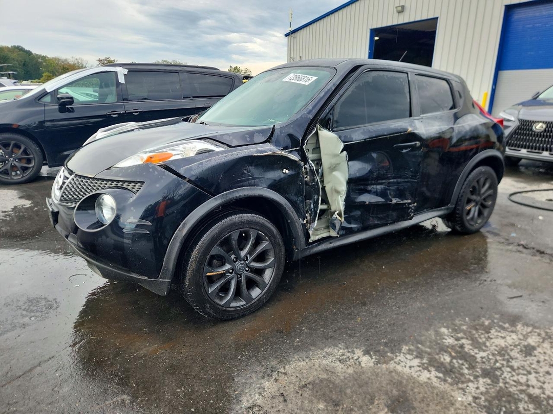Вид 2012 NISSAN JUKE S, угол 1