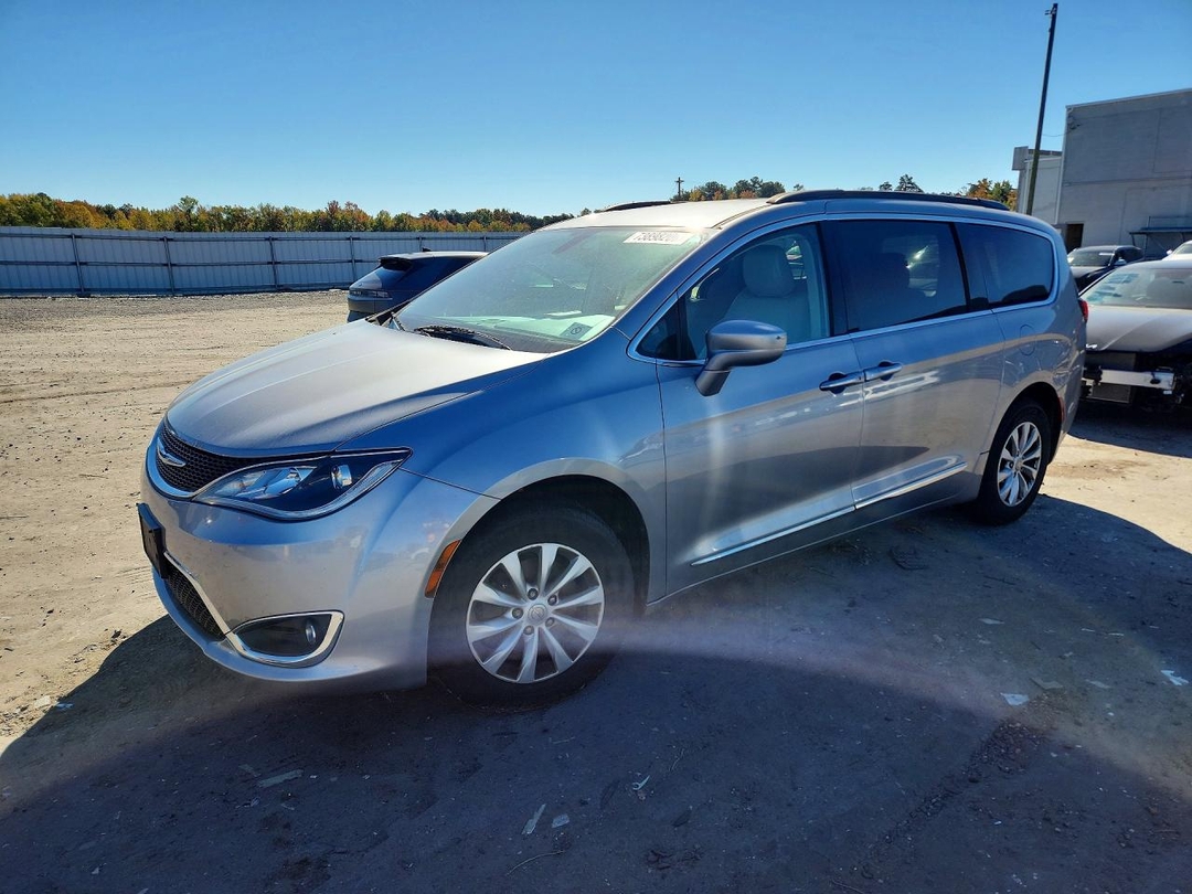 Vedere 2017 CHRYSLER PACIFICA TOURING L, unghi 1