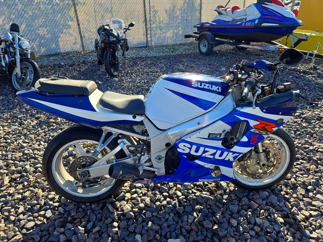 Vista de 2002 SUZUKI GSX-R750, ángulo 1