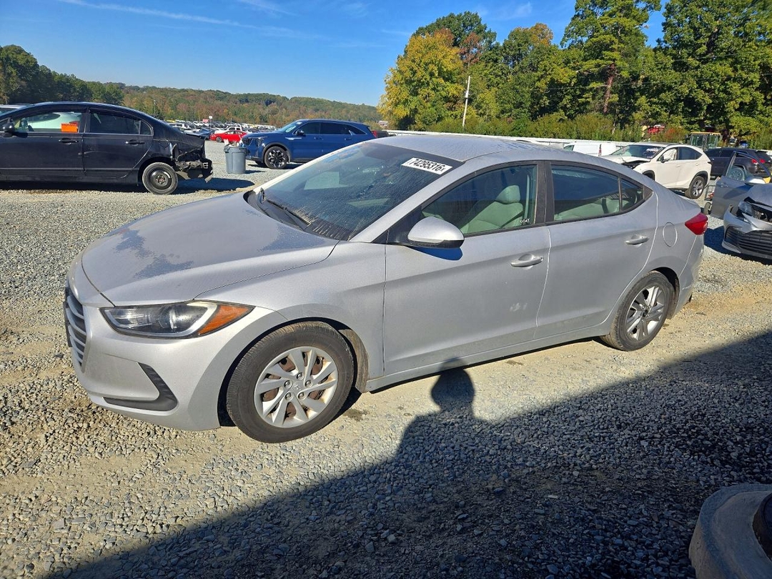 Vista de 2017 HYUNDAI ELANTRA SE, ángulo 1