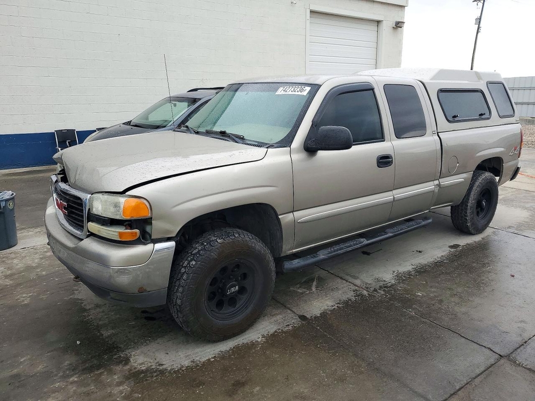 Vista de 2001 GMC NEW SIERRA K1500, ángulo 1