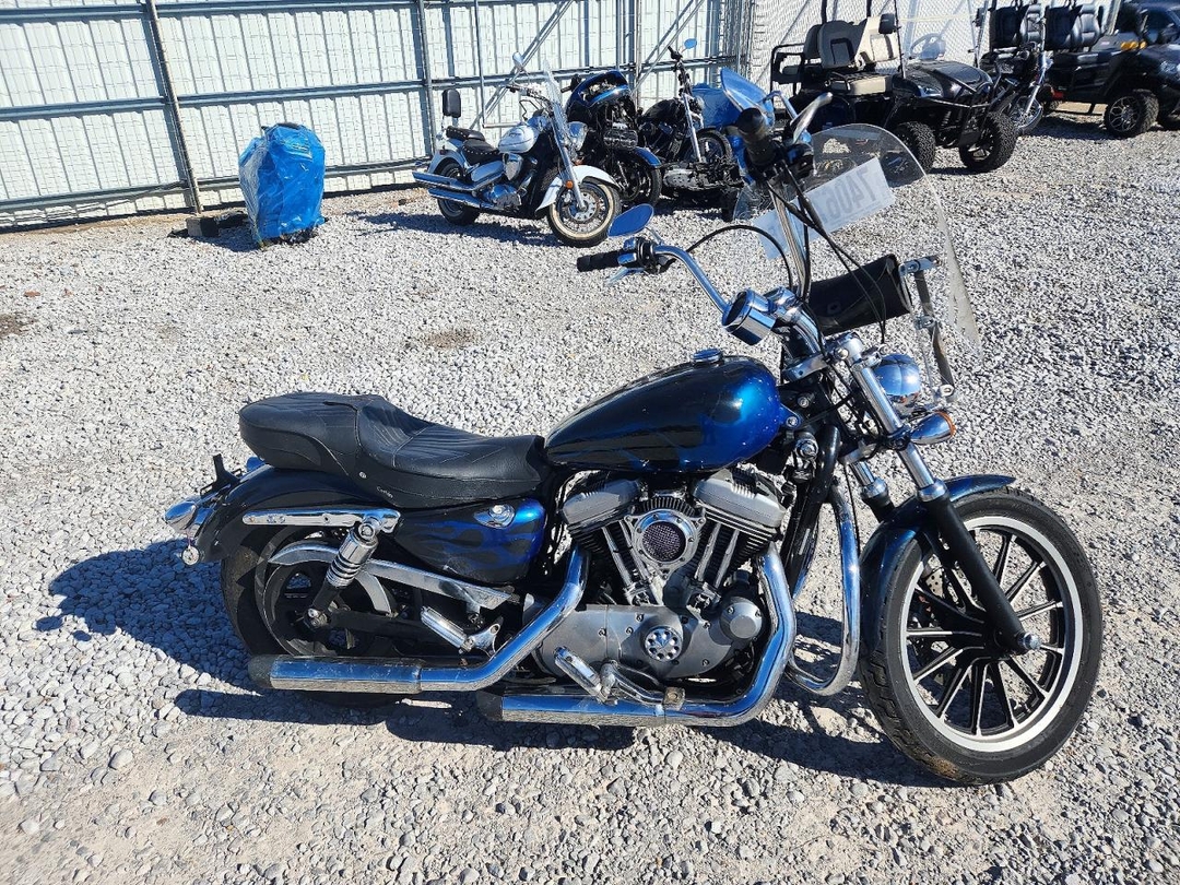 Вид 2005 HARLEY-DAVIDSON XL883 L, угол 1