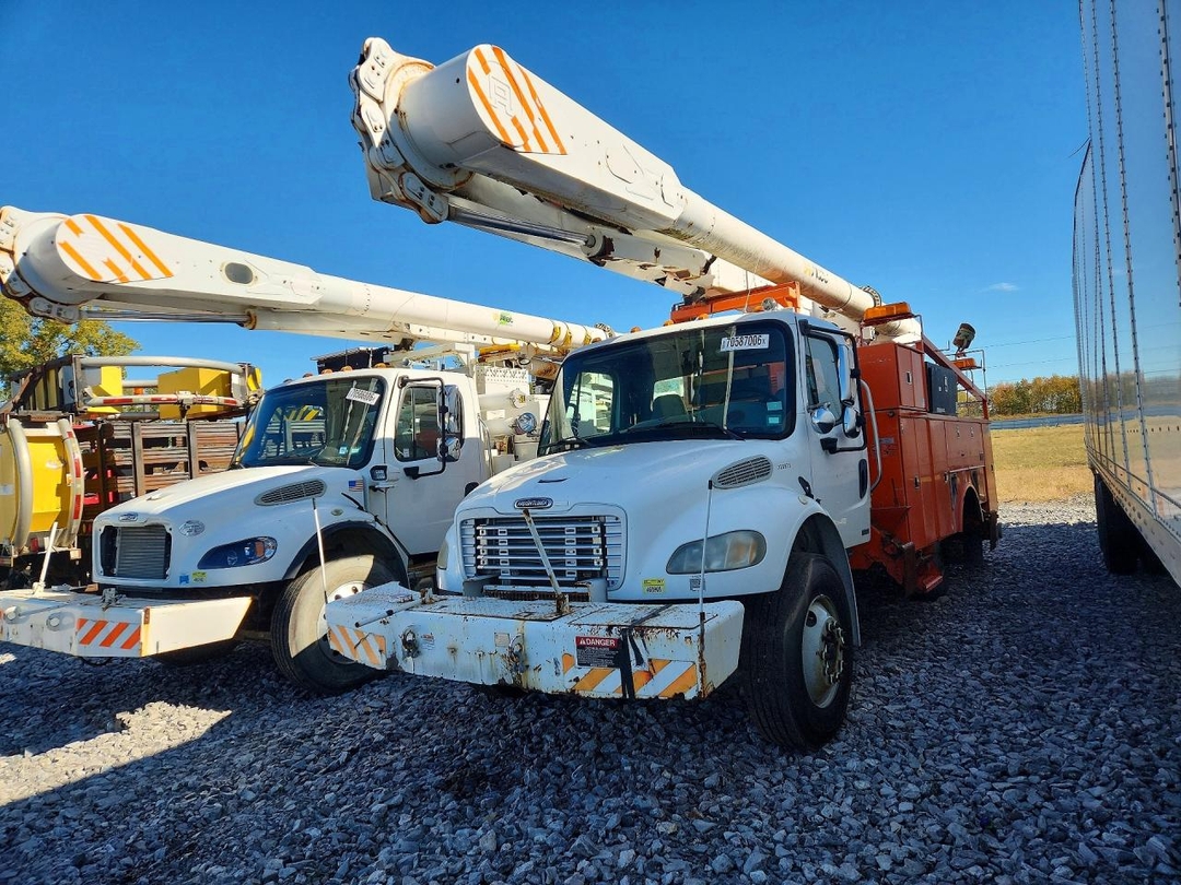 منظر 2006 FREIGHTLINER BUSINESS CLASS M2 BUCKET TRUCK، زاوية 1