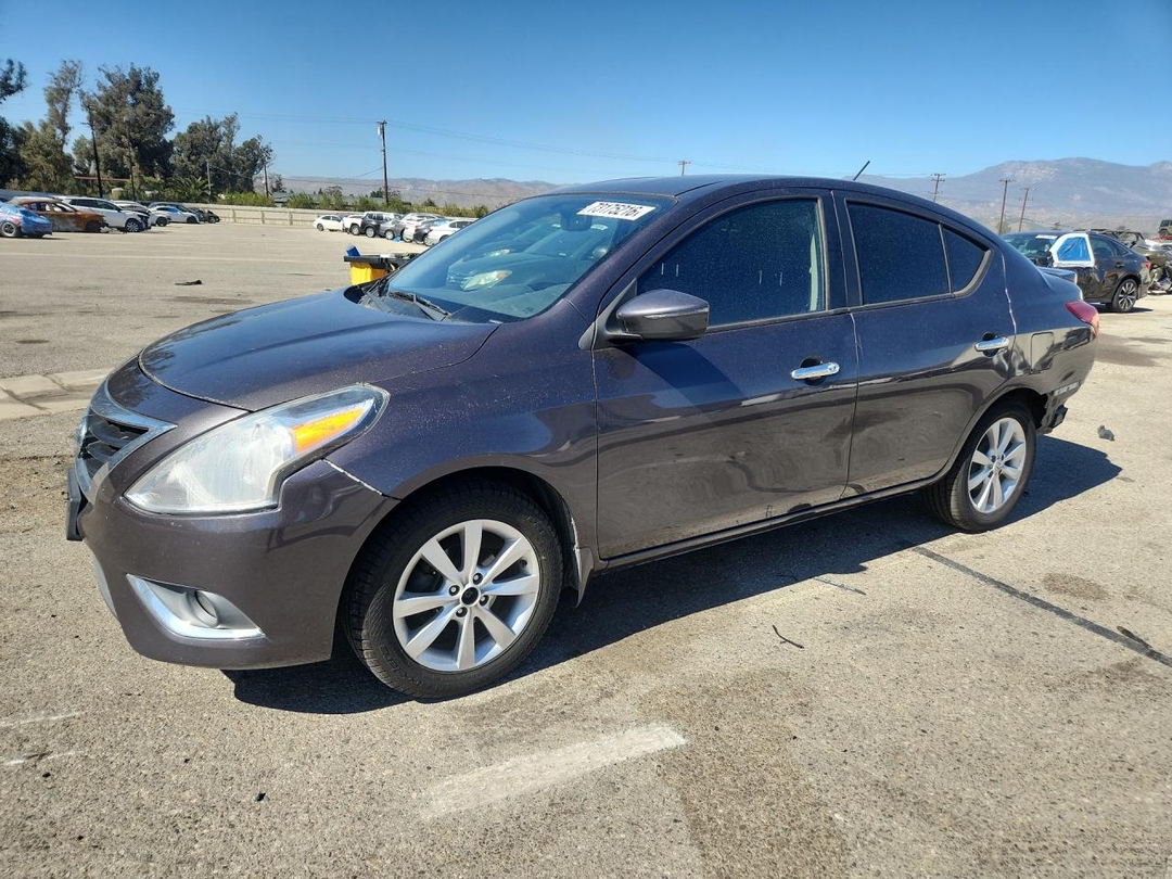 Вид 2015 NISSAN VERSA 1.6 SL, угол 1