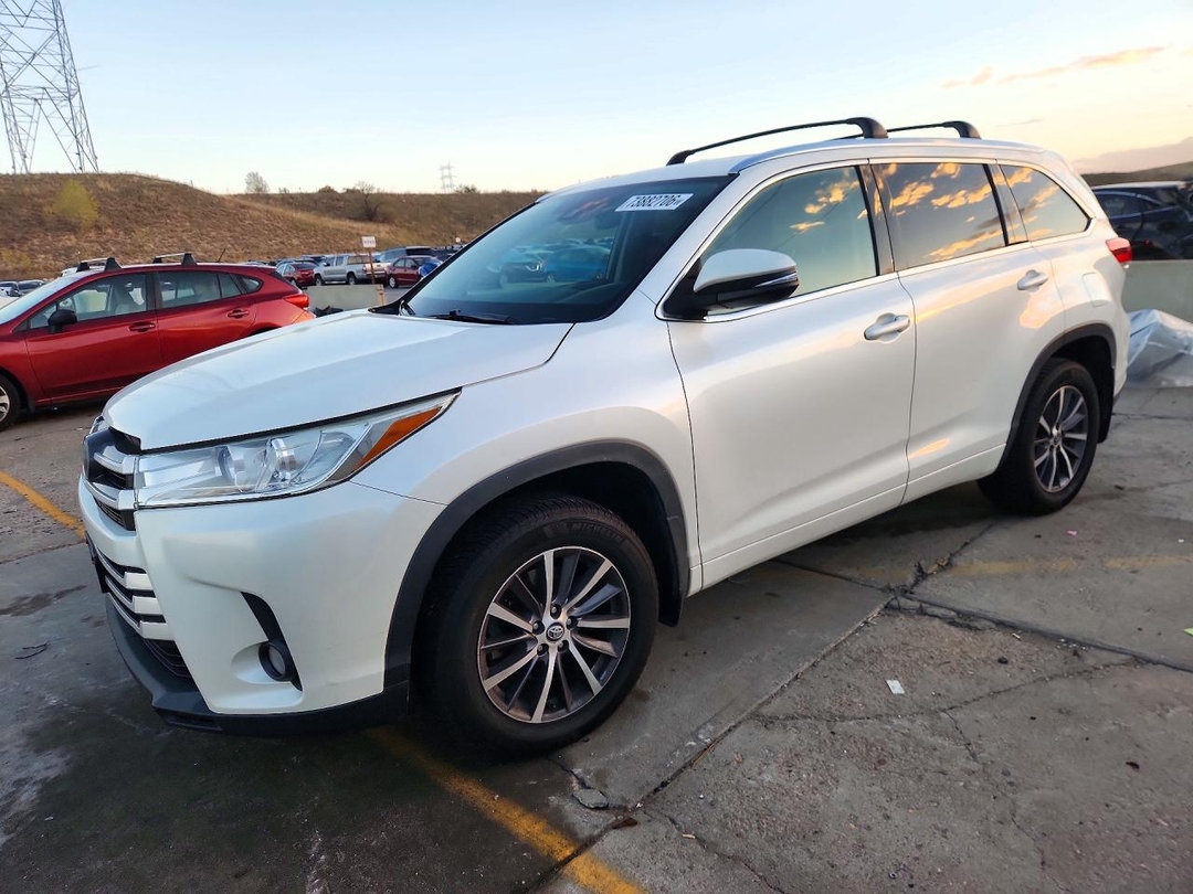 منظر 2018 TOYOTA HIGHLANDER XLE، زاوية 1
