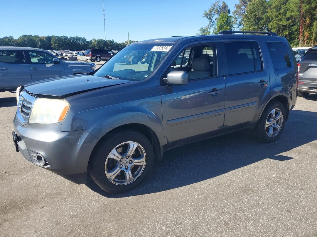 Vue de 2013 HONDA PILOT EXLN, angle 1