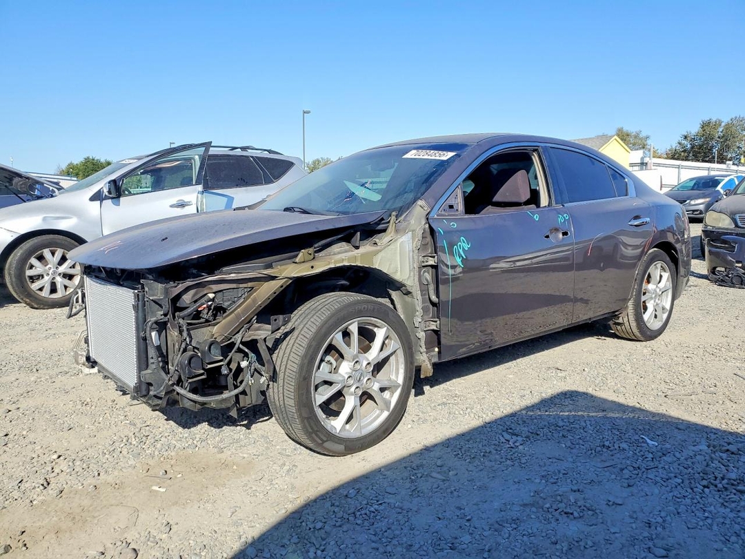 Vue de 2012 NISSAN MAXIMA 3.5 S, angle 1