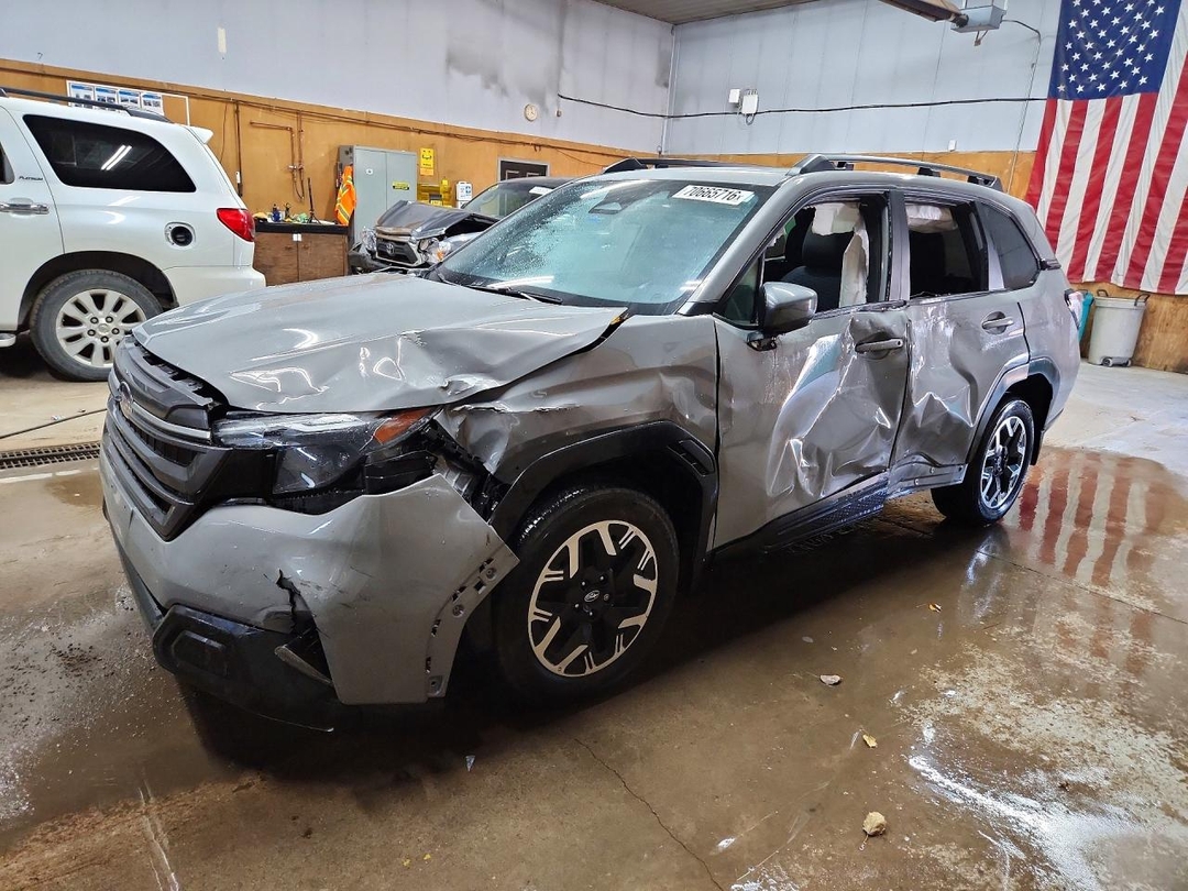Vista de 2025 SUBARU FORESTER PREMIUM, ángulo 1
