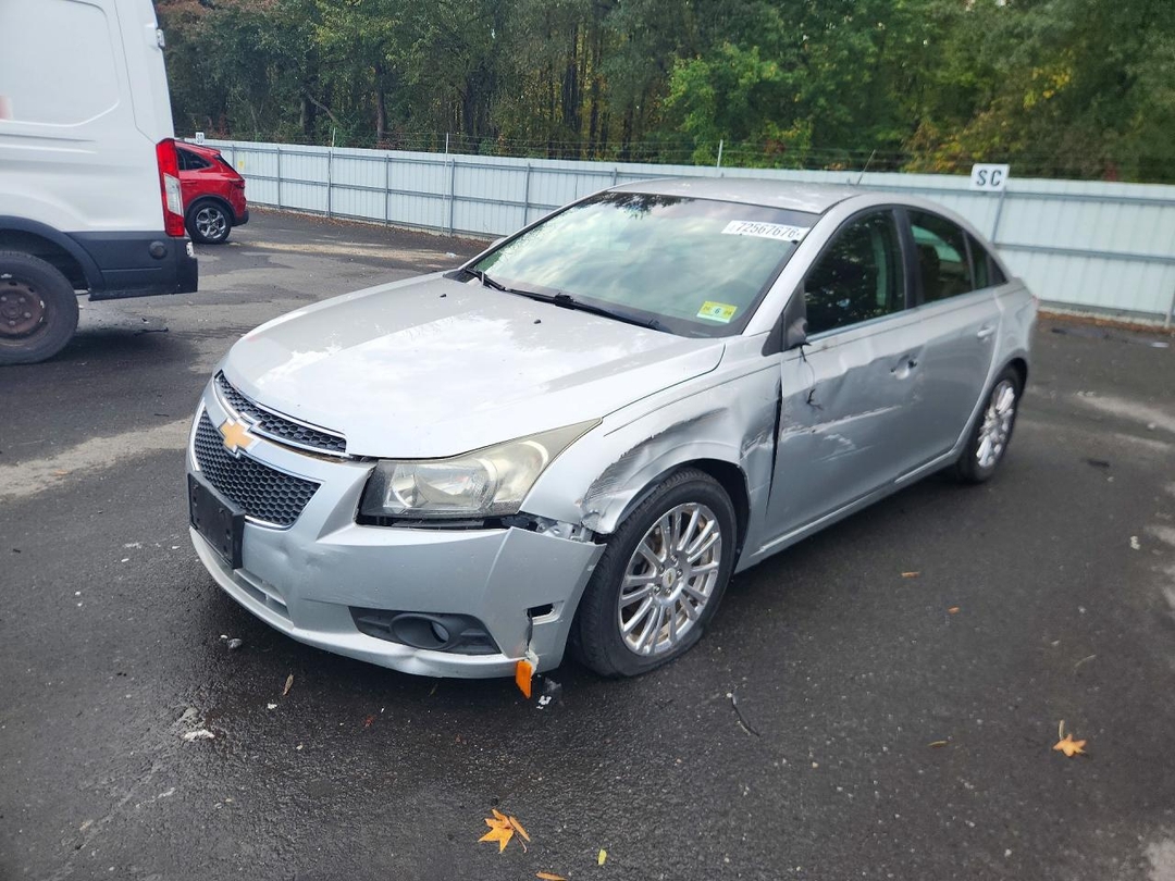 Vue de 2011 CHEVROLET CRUZE ECO, angle 1