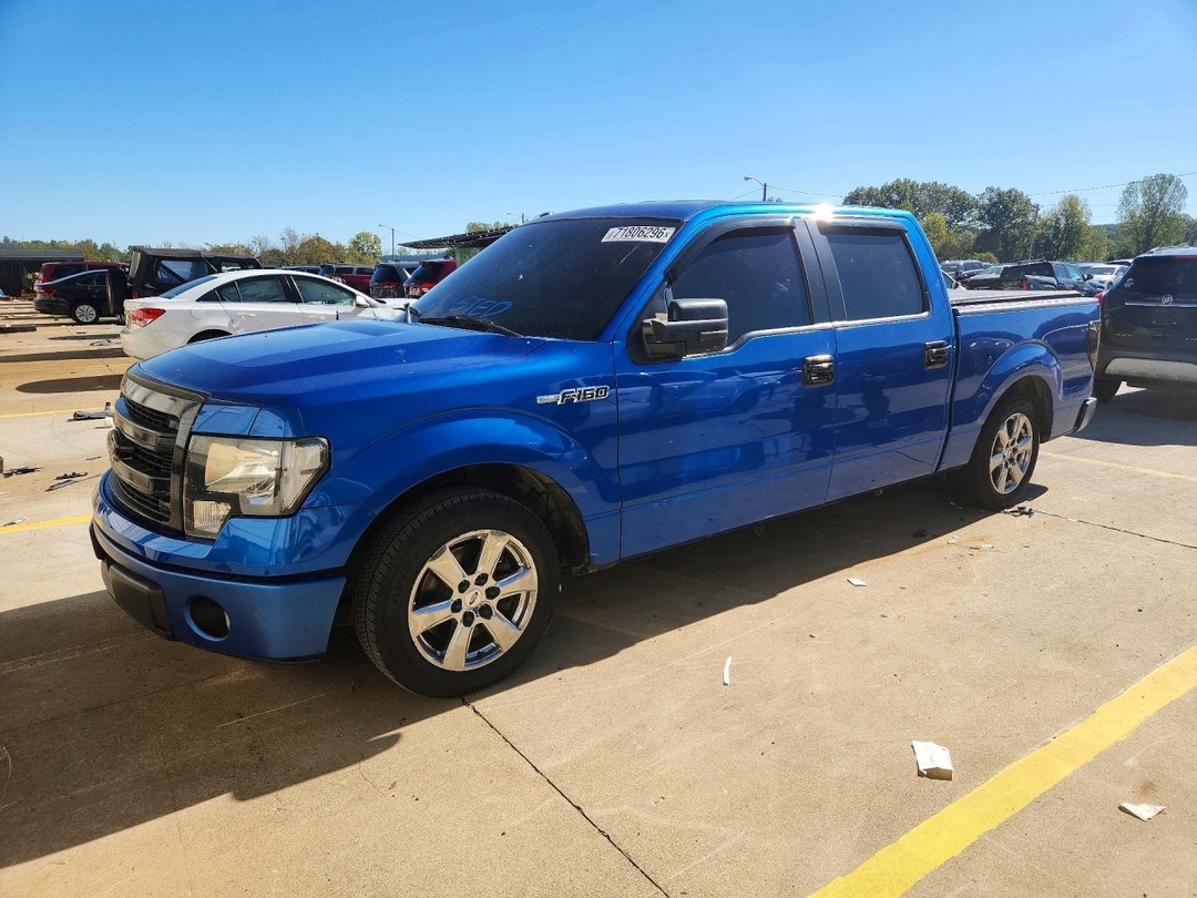 Vista de 2013 FORD F150 SUPERCREW, ángulo 1