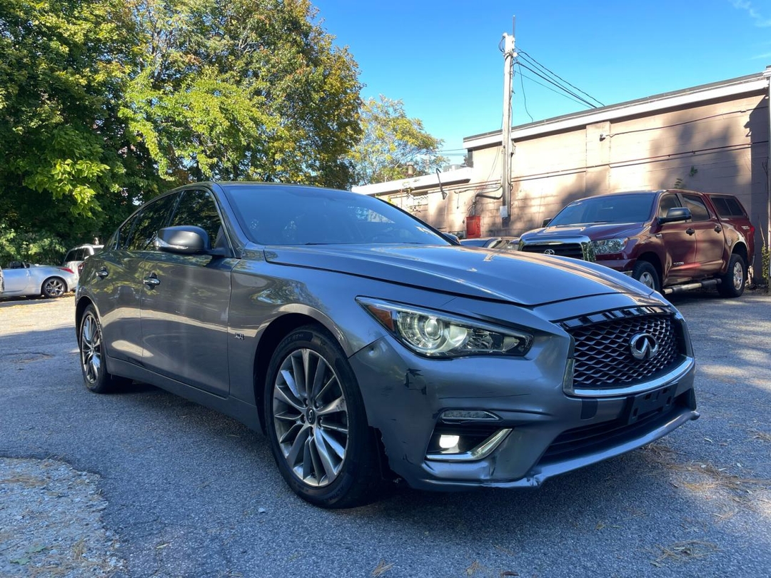 Вид 2018 INFINITI Q50 3.0T LUXE, угол 1