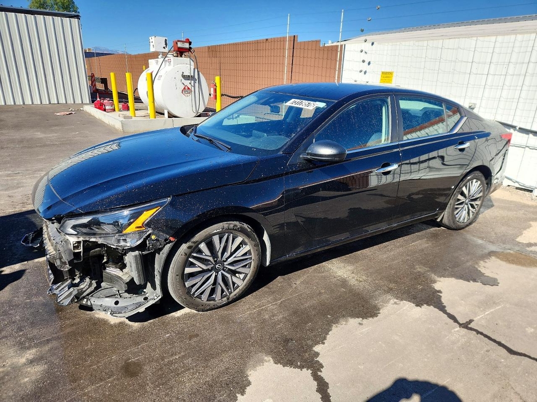 Вид 2025 NISSAN ALTIMA SV, угол 1