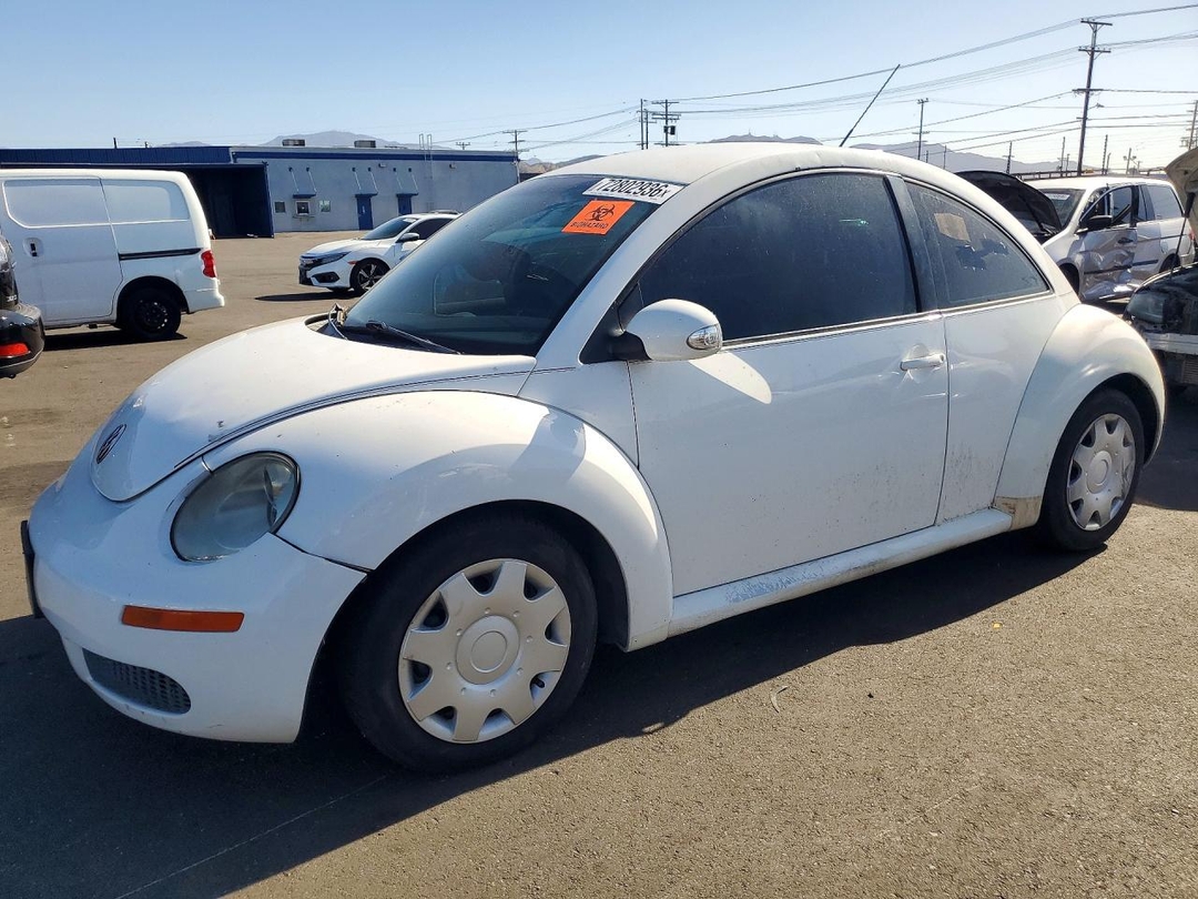 Vista de 2010 VOLKSWAGEN NEW BEETLE, ángulo 1