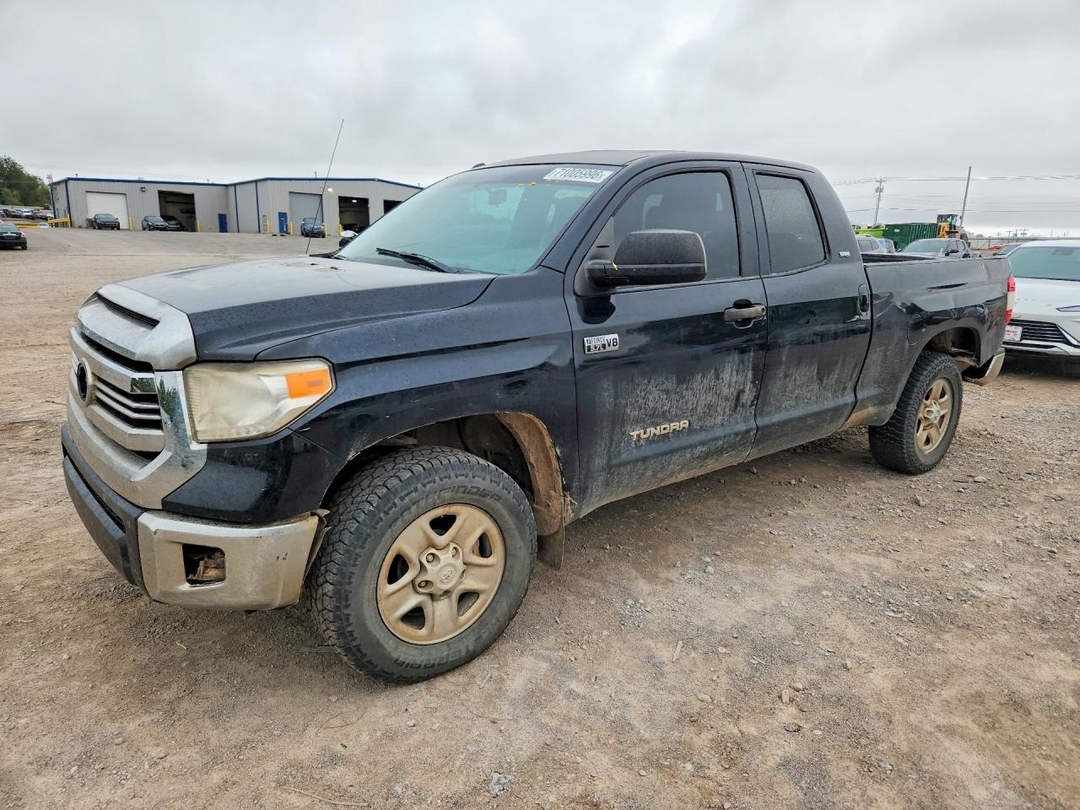 Vue de 2016 TOYOTA TUNDRA SR5, angle 1