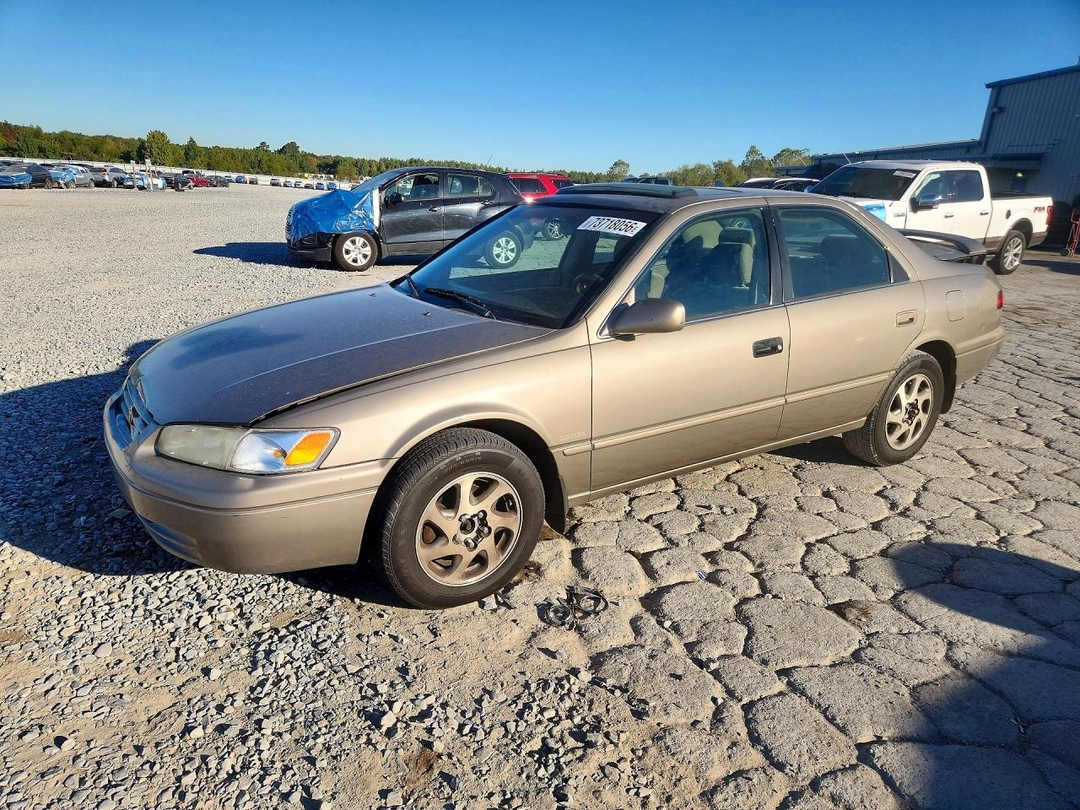 Вид 1999 TOYOTA CAMRY LE V6, угол 1