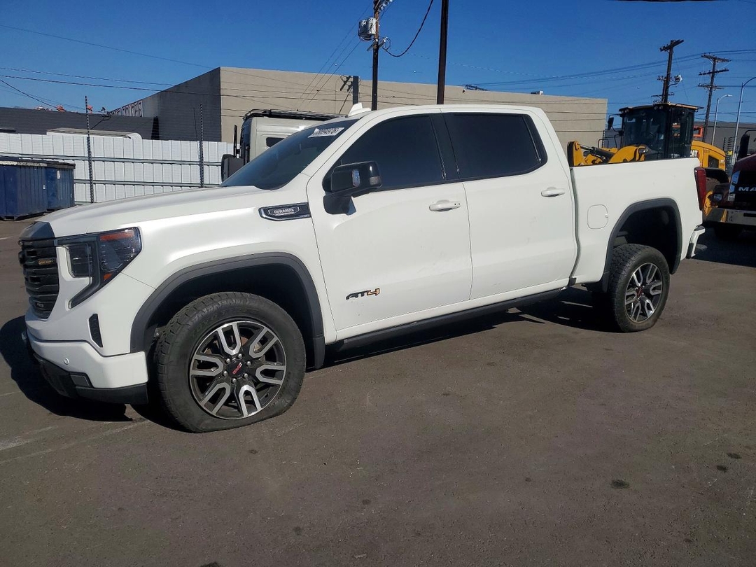 Vue de 2023 GMC SIERRA K1500 AT4, angle 1
