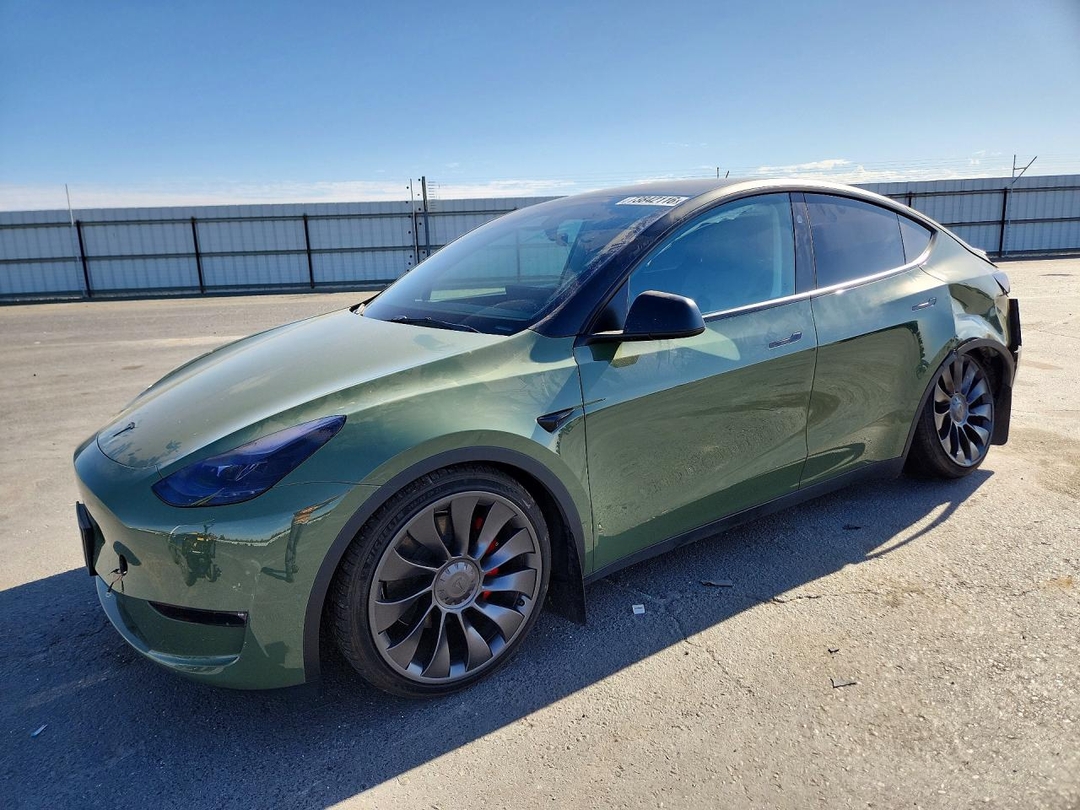 Вид 2023 TESLA MODEL Y, угол 1