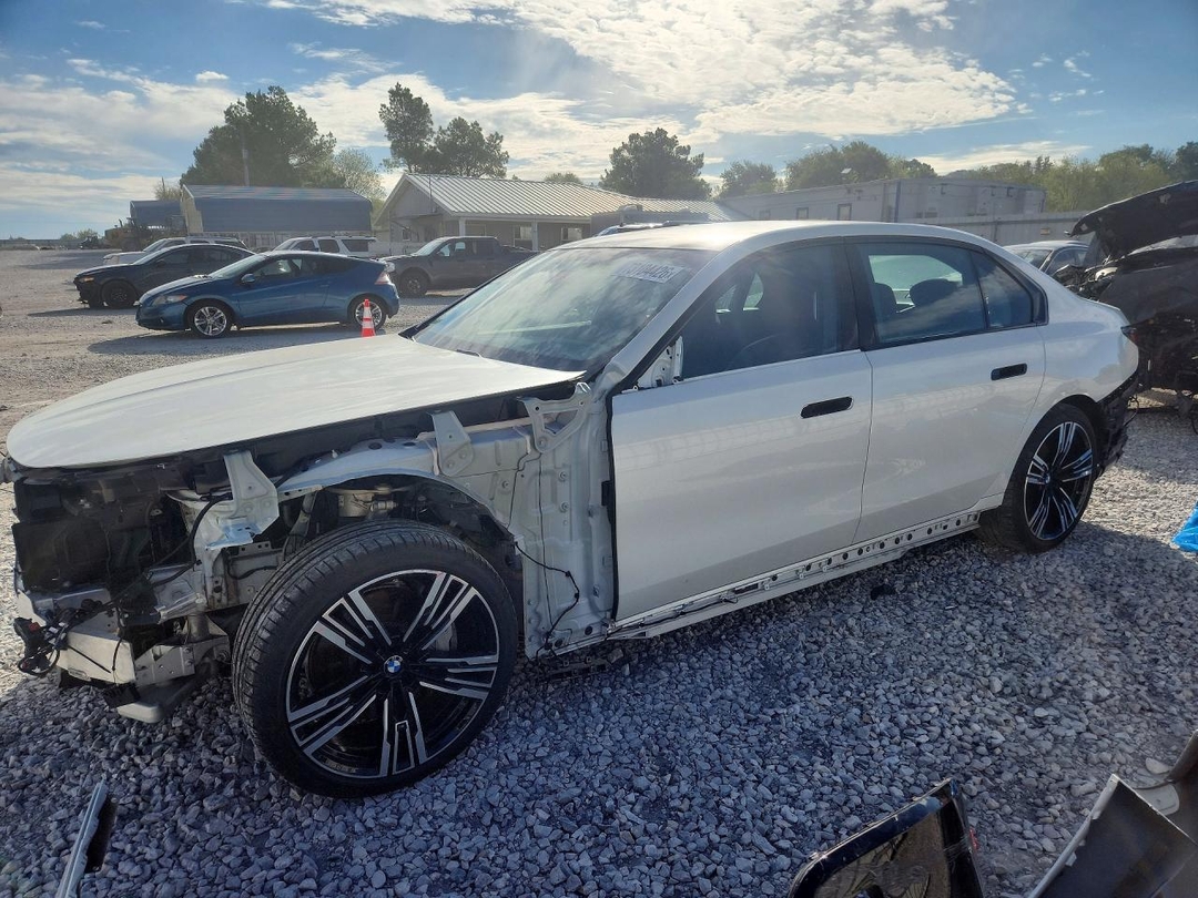 Vista de 2024 BMW I7 EDRIVE50, ángulo 1