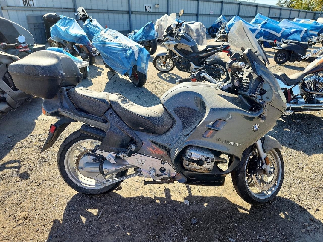 Vista de 2004 BMW R1150 RT, ángulo 1