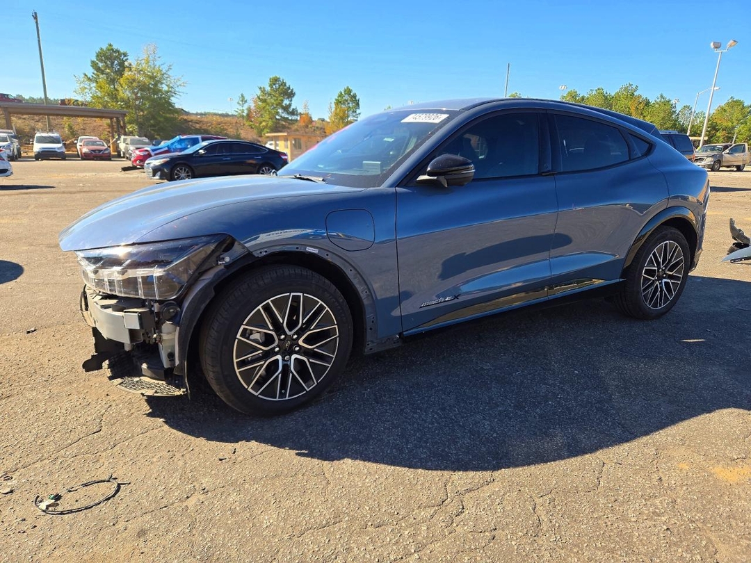 Вид 2024 FORD MUSTANG MACH-E PREMIUM, угол 1