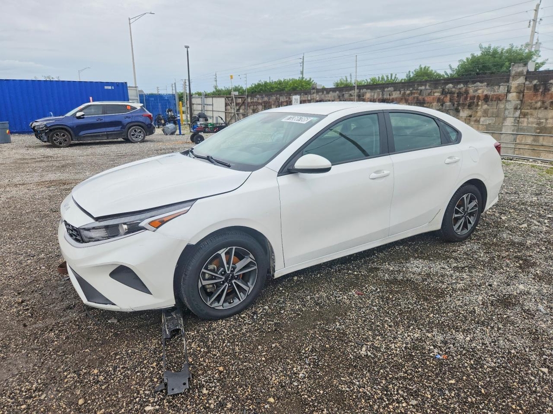 Вид 2023 KIA FORTE LXS, угол 1