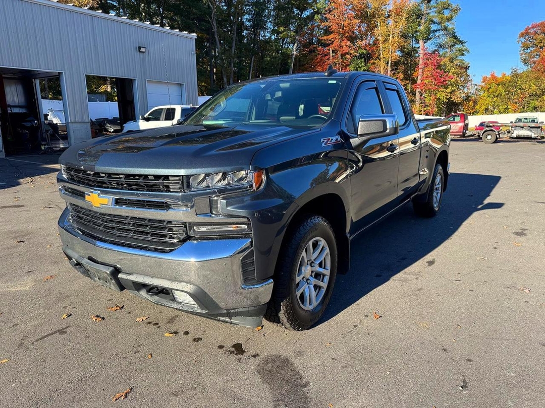 Vue de 2019 CHEVROLET SILVERADO K1500 LT, angle 1