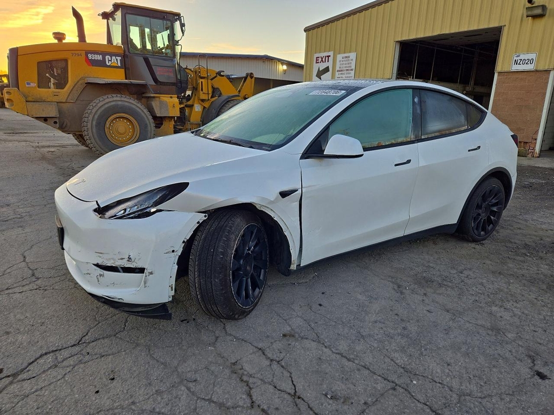 Vue de 2022 TESLA MODEL Y, angle 1