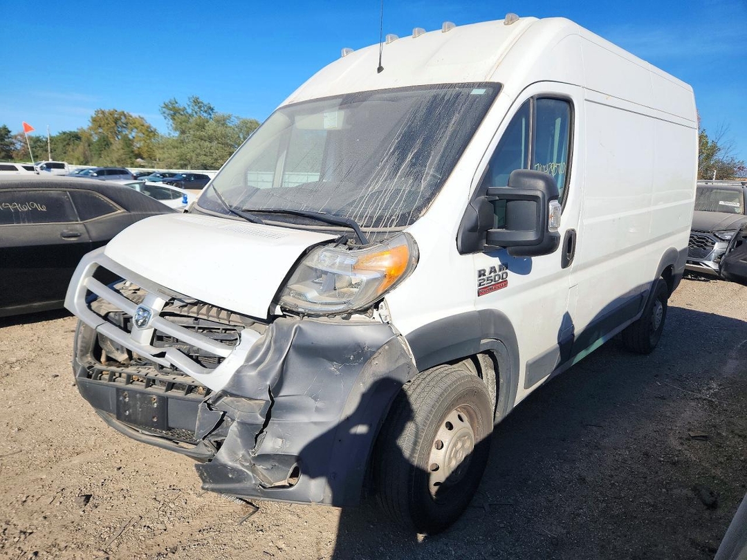 Вид 2014 RAM PROMASTER 2500, угол 1