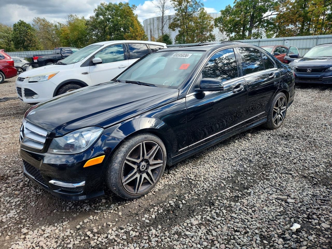 Vista de 2013 MERCEDES-BENZ C 300 4MATIC, ángulo 1