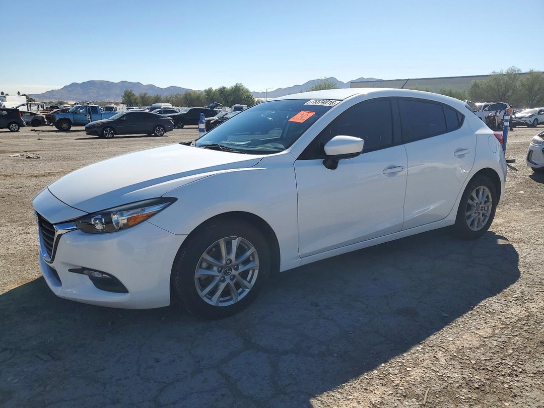 Vue de 2017 MAZDA 3 SPORT, angle 1