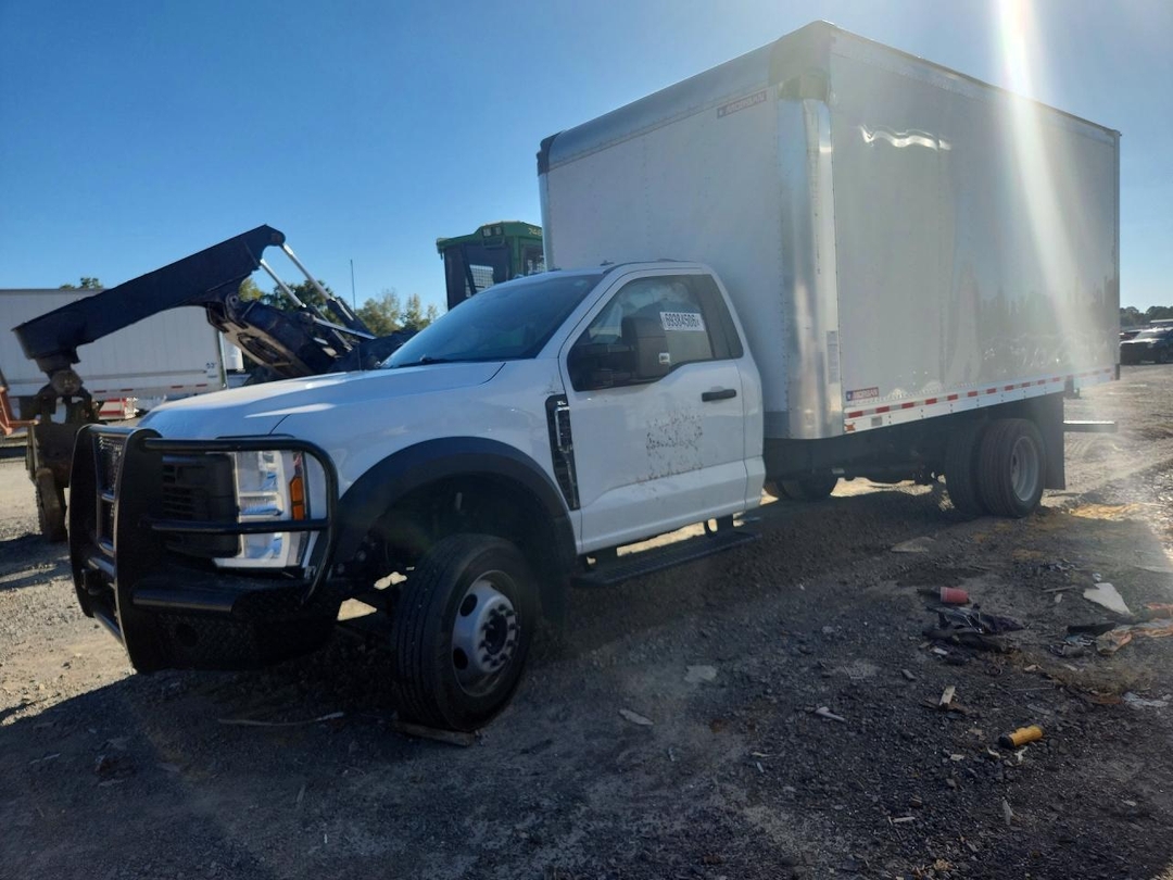 منظر 2026 FORD F450 SUPER DUTY BOX TRUCK، زاوية 1