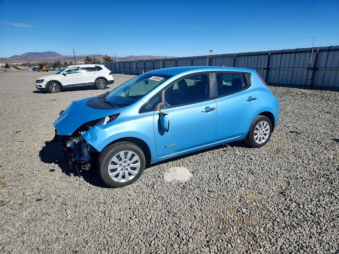 منظر 2015 NISSAN LEAF S، زاوية 1