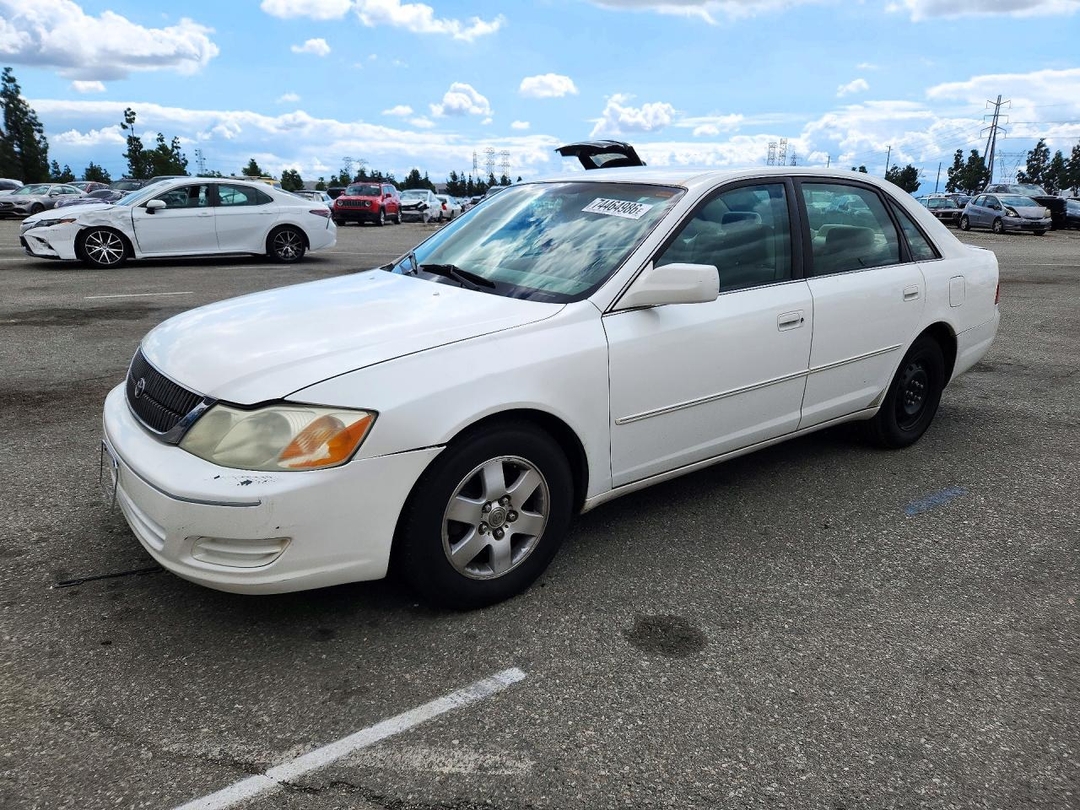 Vue de 2001 TOYOTA AVALON XL, angle 1