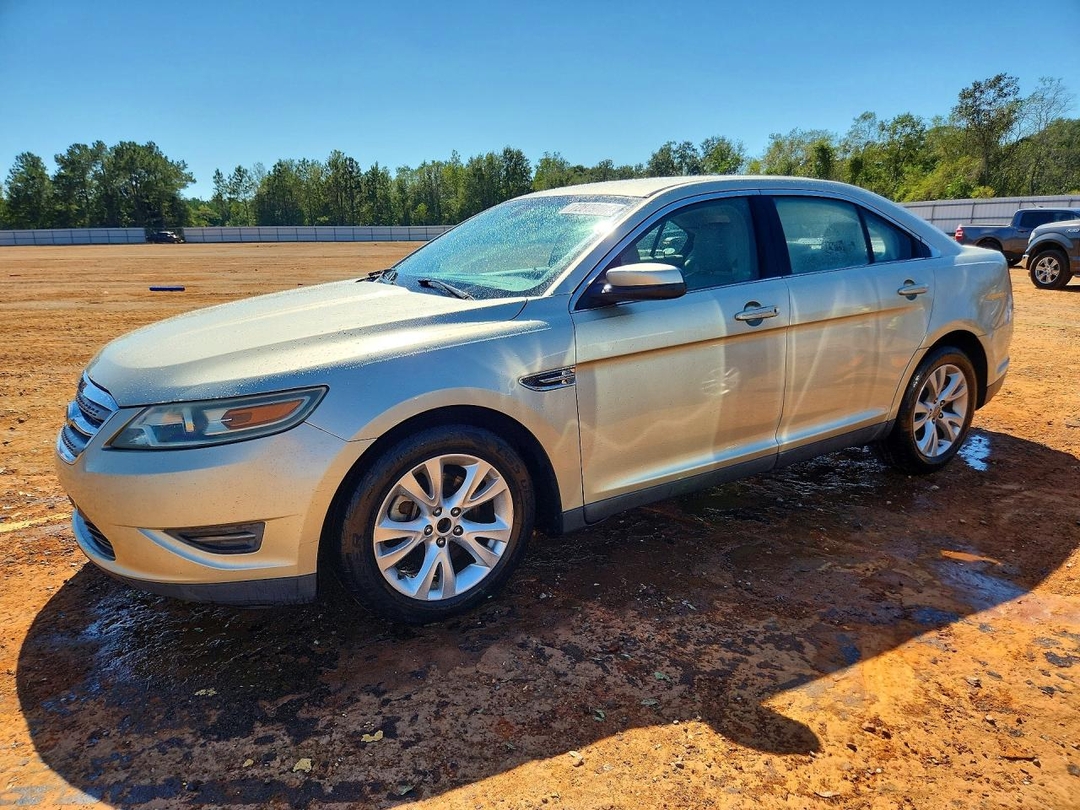Vue de 2010 FORD TAURUS SEL, angle 1