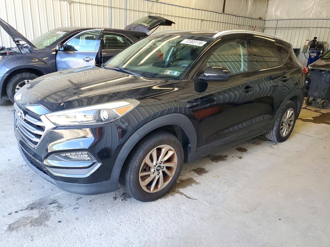Vue de 2016 HYUNDAI TUCSON SE, angle 1