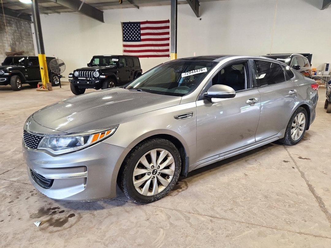 Vue de 2016 KIA OPTIMA EX, angle 1