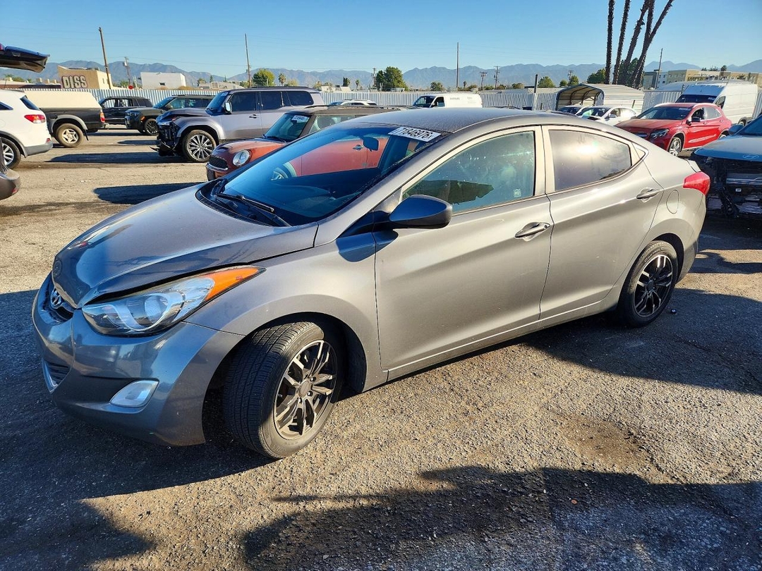 Vue de 2012 HYUNDAI ELANTRA GLS, angle 1