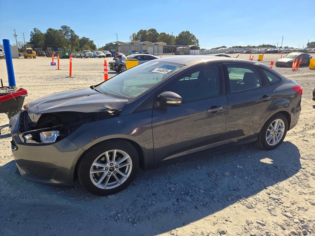 Vue de 2016 FORD FOCUS SE, angle 1