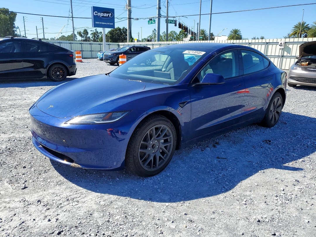 Вид 2025 TESLA MODEL 3, угол 1