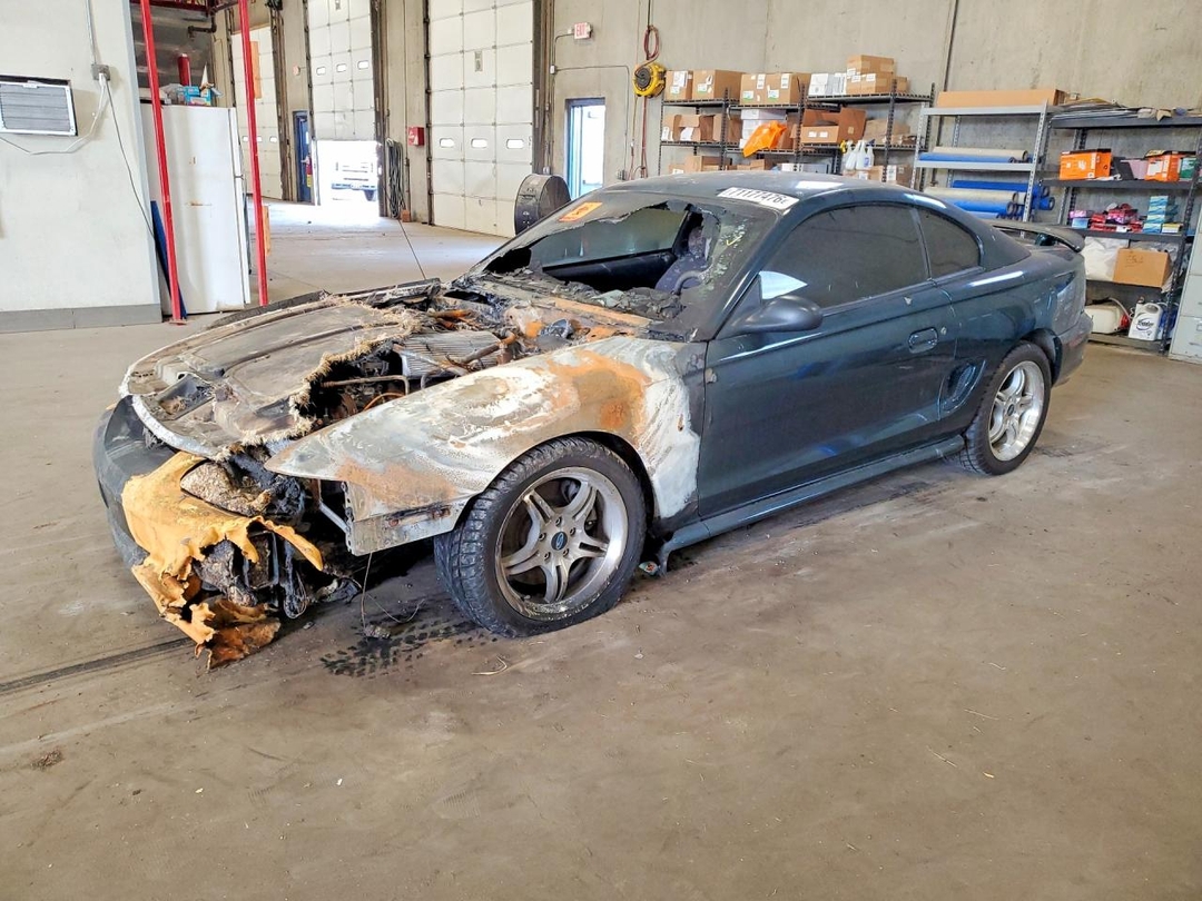 Vue de 1994 FORD MUSTANG GT, angle 1