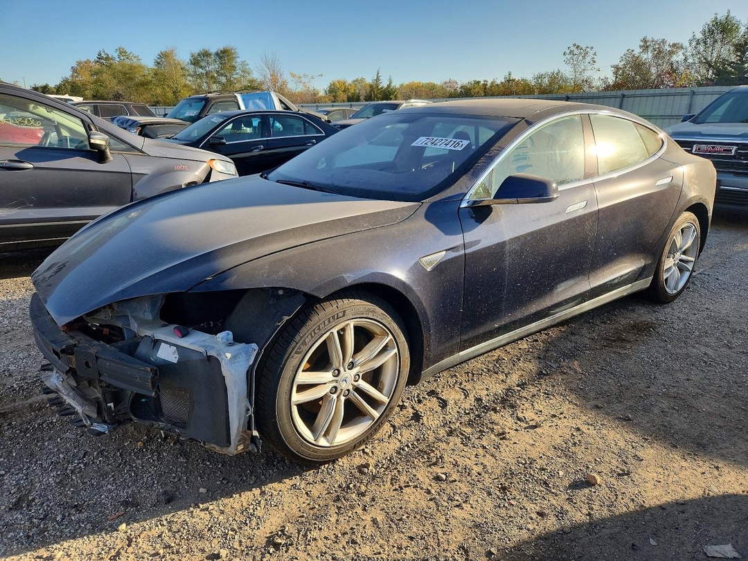 Vue de 2013 TESLA MODEL S, angle 1