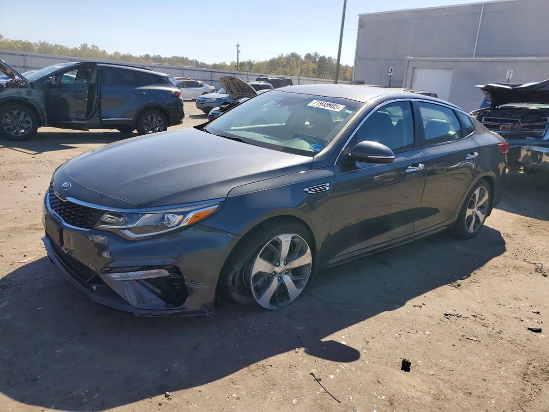 Vista de 2020 KIA OPTIMA S, ángulo 1