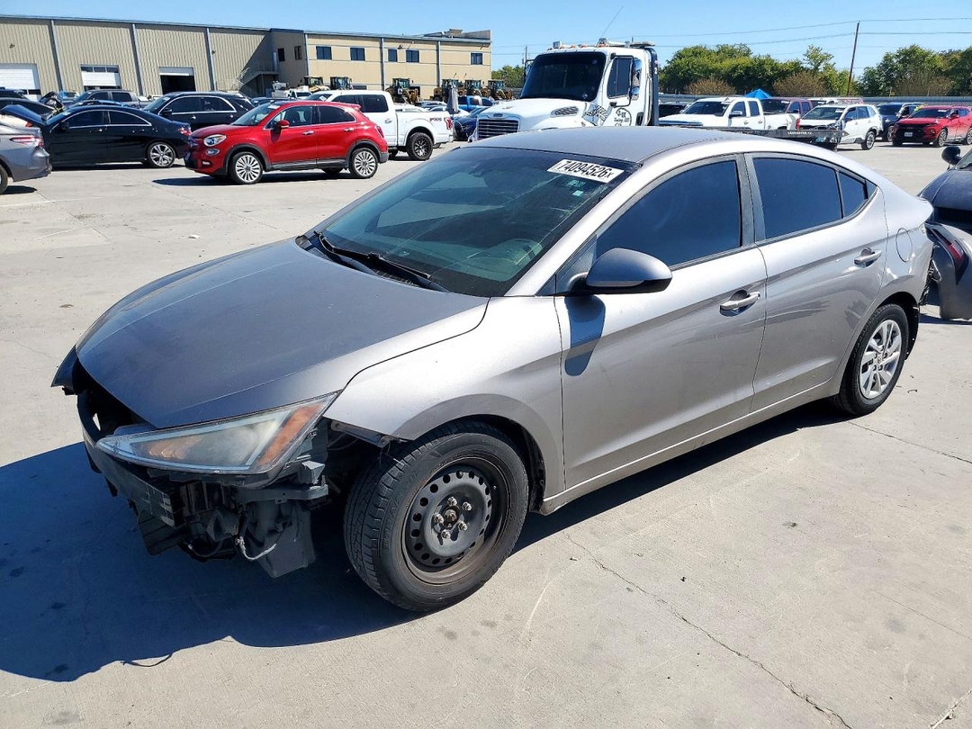 Vue de 2020 HYUNDAI ELANTRA SE, angle 1
