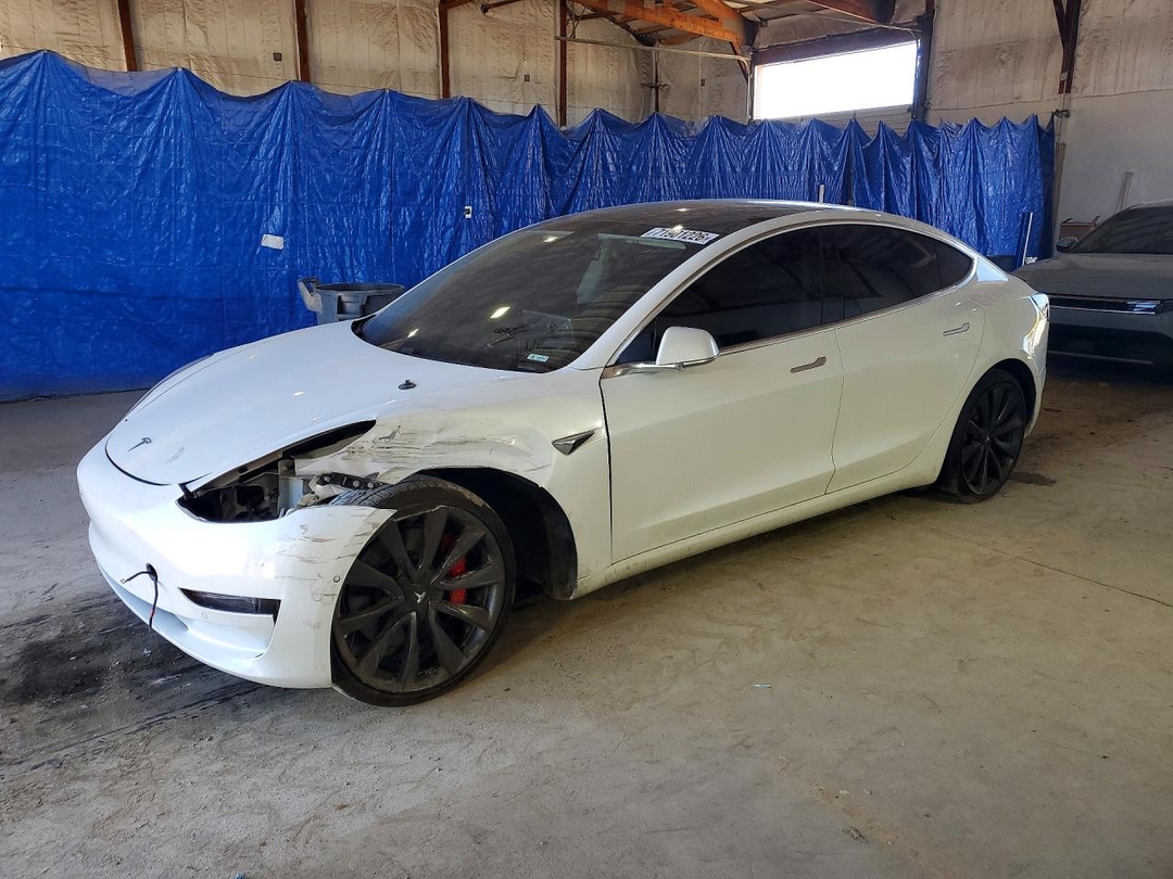Вид 2020 TESLA MODEL 3, угол 1