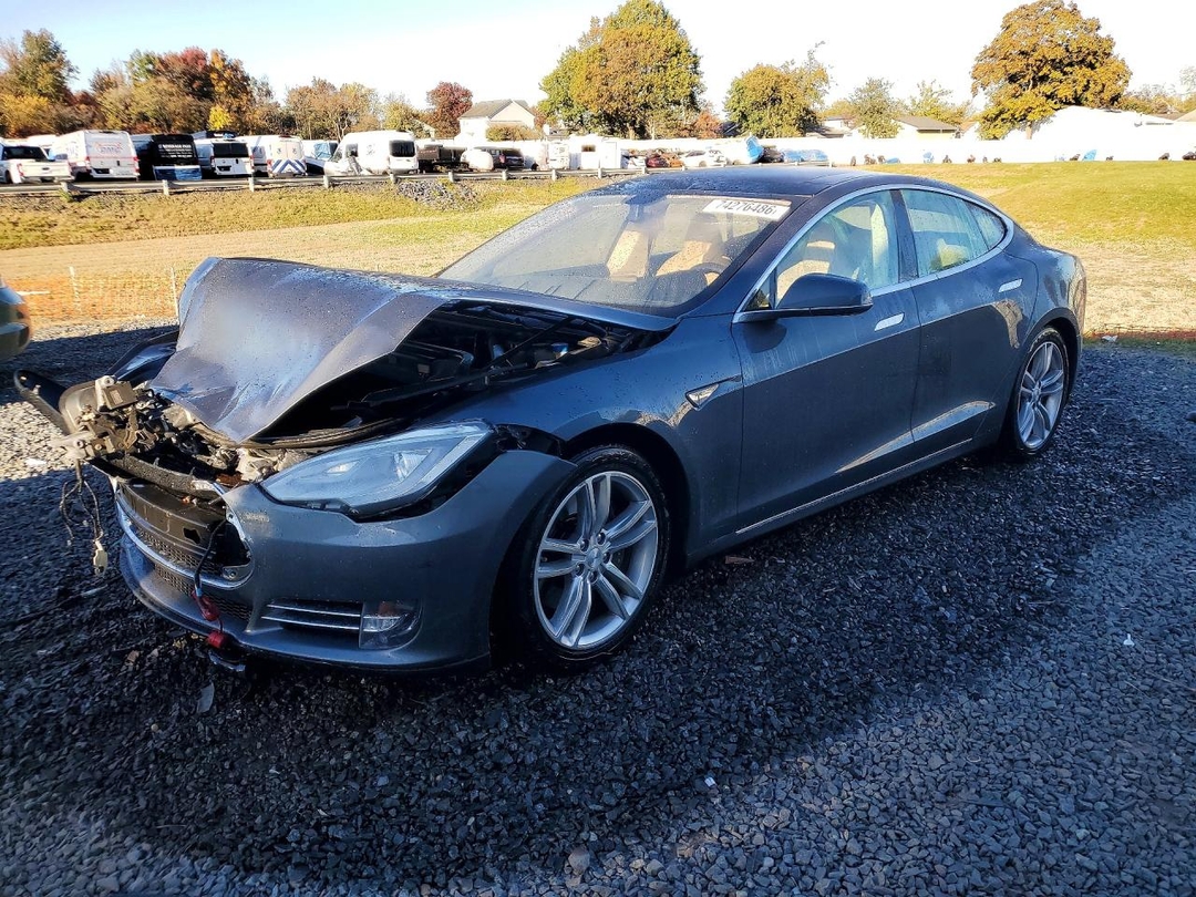 Vista de 2013 TESLA MODEL S, ángulo 1