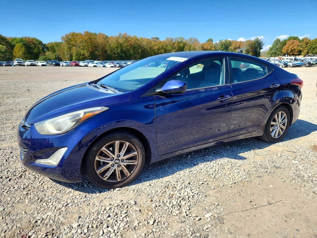 Vue de 2014 HYUNDAI ELANTRA SE, angle 1